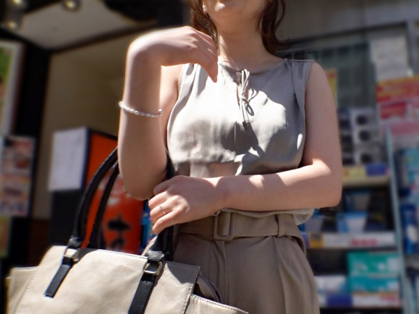 旦那の借金を返済するためAV出演を決めた妻…っ!セックスレスで溜まった性欲を発散するかのように激しく求めるっ!!