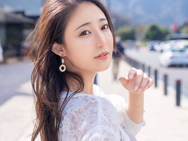 【松岡すず】生ハメSEXが大好きな淫乱お姉さんと温泉旅行‼年下男子の若チンポにおまんこﾊﾟｺﾊﾟｺされて発情しちゃう♥︎