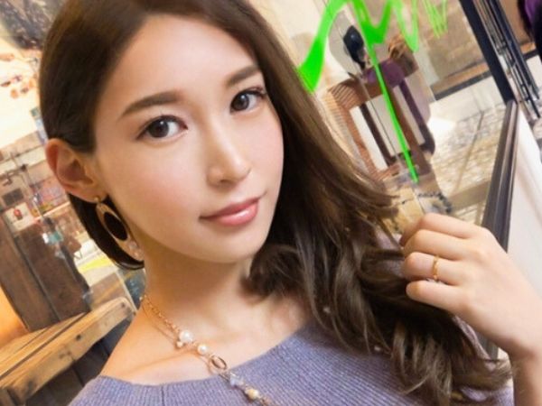【旦那を忘れるほどのエロス】 美人セレブ妻が性欲に溺れる！ 他人棒でイキまくり、乱れまくる人妻の痴態♡
