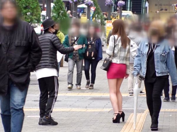 【素人】超絶ミニスカの美脚お姉さんに声掛けナンパ！デカチンを前にして大好きな彼氏を裏切る浮気SEX♪