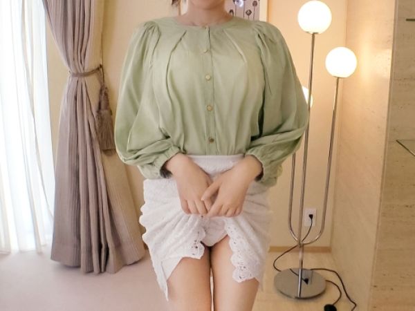 【背の高い人妻の性欲爆発】 30代の人妻が抑えきれない欲望！ 久しぶりのセックスで感度MAX、溢れ出す愛液が止まらない♡