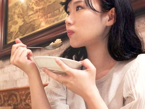 【美脚妻の憂鬱】 旦那の金遣いに悩む若妻がAVデビュー！ 男優のテクで感じて、溜まったストレスを解放！