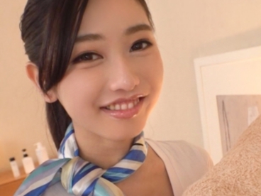 【エステ嬢の裏サービス】 スレンダーな美人エステティシャンをバックで激しくピストン♡ 細い身体をガンガン突いてセクハラ三昧！