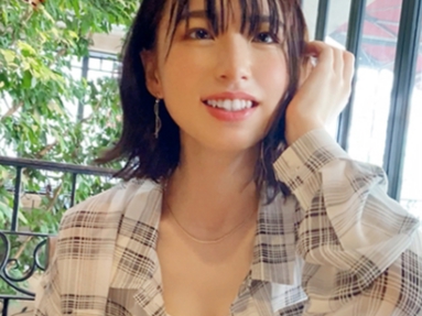 【美少女の淫らな腰使い】 清楚なルックスとのギャップに興奮！ 正常位で突かれ、美マンから愛液が溢れ出す…♡