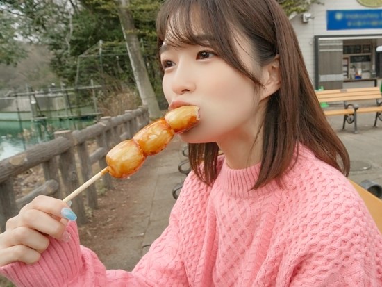 【コスプレ美少女の悲劇】 カメラ小父さんに狙われた！ 華奢なボディとアソコの剛毛を晒され、デカチンで嫌々イカされる…