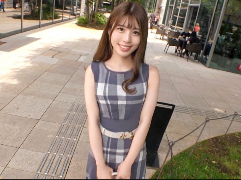 【素人初撮り】スレンダー美女、実は欲求不満のパイパン娘！カメラの前で本能解放、おチンポに夢中で腰振りまくり！スタイル抜群のボディが激しく揺れ、イキまくる姿は必見！初撮りとは思えないほどのエロさ全開！