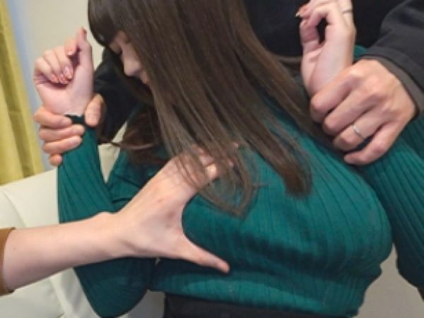 【NTR人妻の禁断プレイ】『ダメ…挿っちゃう…』巨乳妻が友人のデカチンに翻弄！夫の命令で嫌々ながらに感じまくり、背徳の快感に溺れる！！