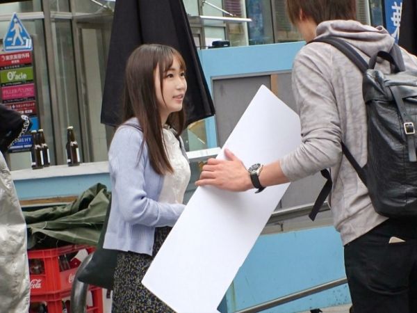 【ピュア美少女の初々しいSEX】写真映えに夢中な美少女をナンパ！慣れないフェラからキツキツおま○こに大人ピストンで感じまくる！！