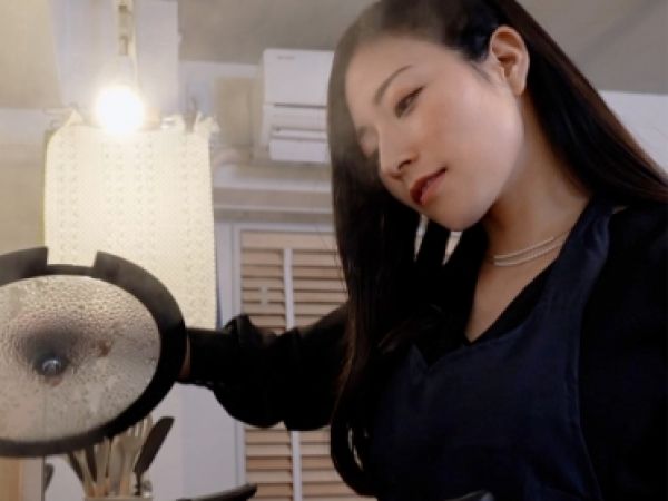 【裏切り妻の禁断プレイ】家庭的でスタイル抜群の奥様が旦那に内緒で不倫セックス！立ちバックで激しく突かれ、騎乗位で腰を振る姿は必見！美巨乳が揺れるエロい映像に興奮間違いなし♡