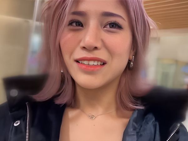 【ギャルと生ハメ体験】『もっと激しくして♡』日焼け肌がセクシーなギャルが、おっぱいとアソコを舐められてエロモード全開！水着姿で着衣ハメに挑戦しちゃう！ビキニからこぼれる美乳と、濡れまくるアソコがたまらない！！