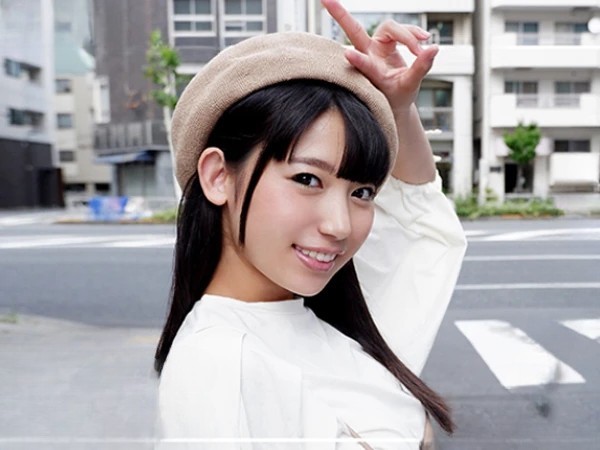 【清楚系ドスケベ】『いっぱいちょーだい♡』見た目は清楚なのに超エロい！軽いピストンでもすぐイっちゃう敏感ま○こに生チン挿入！ギャップがたまらない素人娘のハメ撮りセックス！