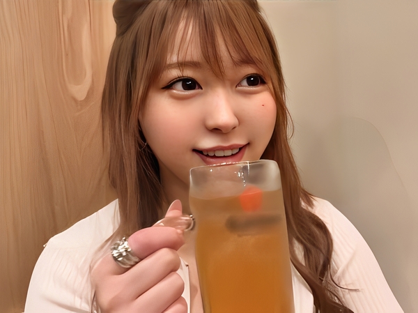 【キュートなインフルエンサーのエロい本性】『気持ち良すぎる…』笑顔が可愛い素人娘がローションまみれで連続ピストン！テカテカボディを激しく突かれ、最後はおっぱいにザーメンぶっかけ！♡