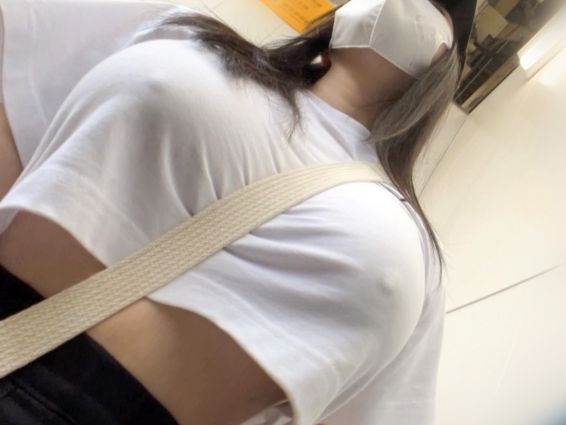 【爆乳保育士の淫乱コスプレ夜勤】Iカップ下乳がエロすぎる！ノーブラで乳首ビンビンの保育士がコスプレセックスで鬼ハメされまくり♥仕事終わりに本能むき出しで乱れる姿は必見！！