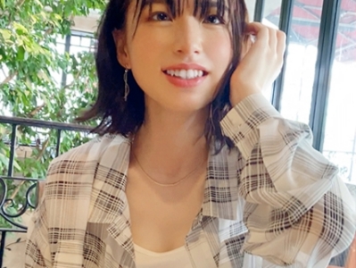 【天真爛漫な美少女とイチャラブ】めちゃカワ素人娘と濃厚セックス！カラダを密着させ、甘い吐息と愛液が溢れる…美少女の敏感ボディがトロけるほど感じまくる！♡