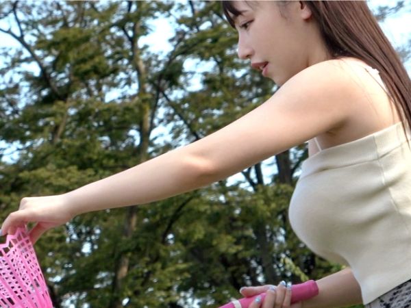 【爆乳素人美女の淫乱プレイ】『すごい揺れるでしょ？』Jカップのド迫力おっぱいを激しく揺らしながら、バック・立ちバック・騎乗位で乱れまくる！フェラも甘々パイズリもエロすぎる！