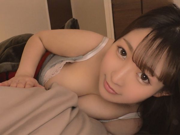 【夜這い痴女】巨乳美女が夜這いプレイで大胆に！隣で寝てるはずの彼女が、悶々とした夜に優しくエロく誘惑♡巨乳を揺らしながら、最高の癒しセックスでヌいてくれる！？