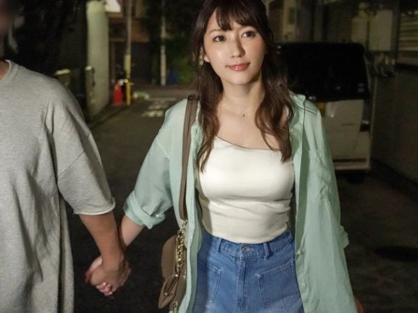 【地元で禁断の再会エッチ】『久しぶりやん…♥』福岡弁が可愛い幼馴染と帰省中にまさかのSEX！パイパンま●こをグチョグチョに濡らして、フェラでご奉仕してくれる地元っ子のエロさにメロメロ♡