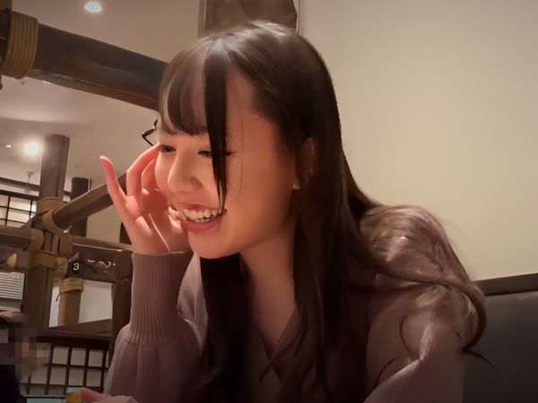 【ちっぱい美少女と変態デート】手首拘束で興奮MAX！正常位＆バックで激ピストン！ウブな美少女がチンポにメロメロ♡拘束プレイで快感爆発！