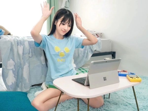 【元アイドルがチンポ堕ち！】引きこもりニート娘のスレンダー貧乳ボディが快楽に目覚め、ちっぱいを揺らしながら激しくセックスに没頭！♡