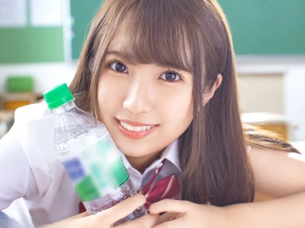【主観】数年ぶり再会！幼馴染と放課後の教室でイチャイチャ着衣SEX！フェラでご奉仕、甘酸っぱい思い出とエッチな興奮が止まらない！制服姿で盛り上がる、ドキドキの再会セックス！♡